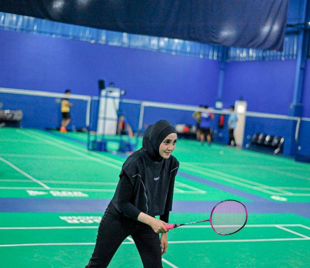 potert Penty Nur Afiani bermain bulu tangkis (instagram.com/pentypenk)