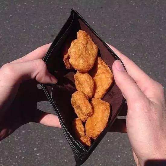 potret dompet di akhir bulan (facebook.com/Blendhos)