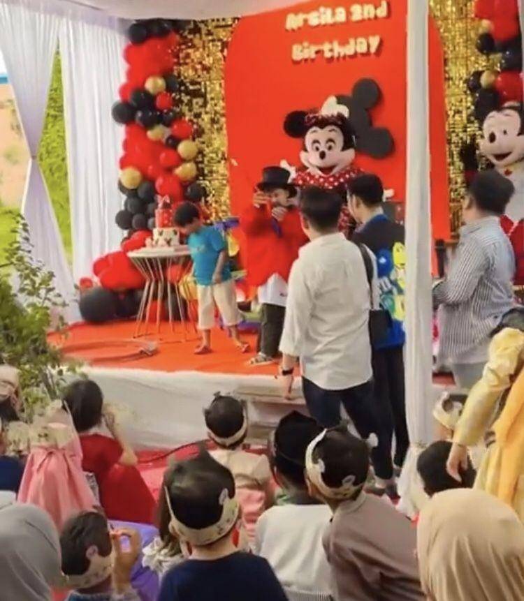 Ultah arsilla (instagram.com/zaskia_gotix)