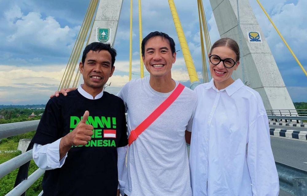 10 Potret Daniel Mananta Main ke Rumah Ustaz Somad, Ikut Pengajian