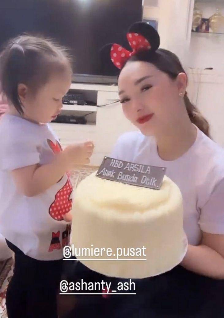 Ultah arsilla (instagram.com/zaskia_gotix)