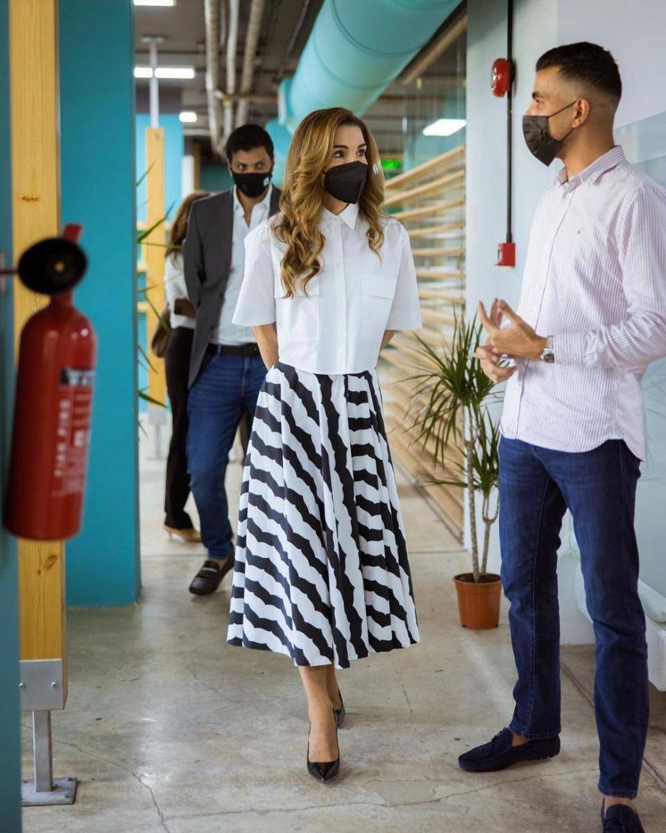 Ratu Rania menemui tim Wajeez mobile app, Agustus 2021 (instagram.com/queenrania)