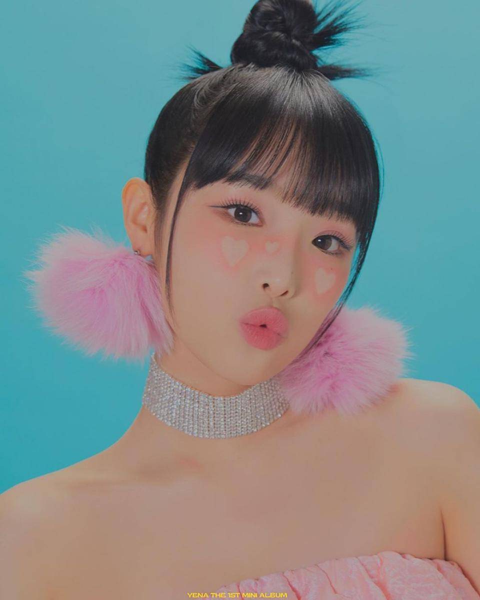 Choi Ye Na (instagram.com/yena.jigumina)