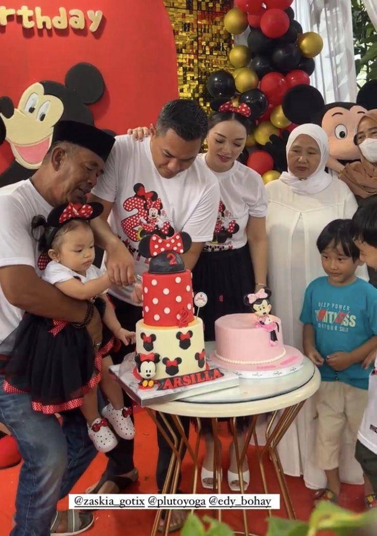 Ultah arsilla (instagram.com/zaskia_gotix)