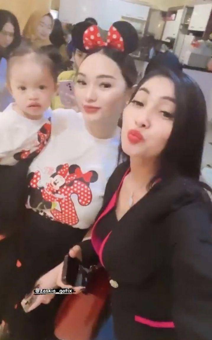 Ultah arsilla (instagram.com/zaskia_gotix)