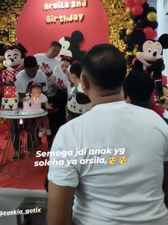 Ultah arsilla (instagram.com/zaskia_gotix)
