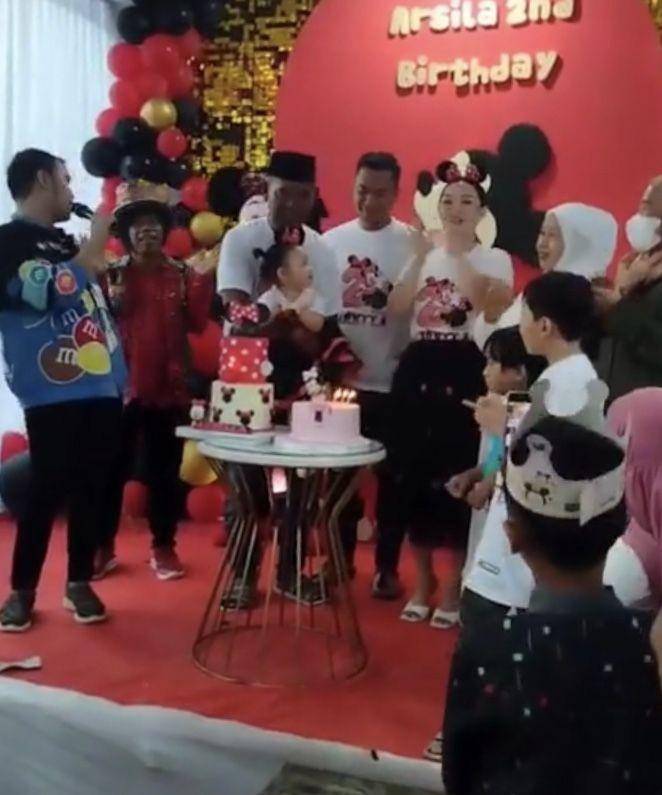 Ultah arsilla (instagram.com/zaskia_gotix)