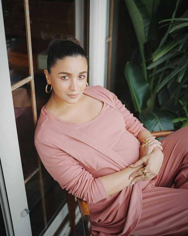 Alia Bhatt (instagram.com/aliaabhatt)