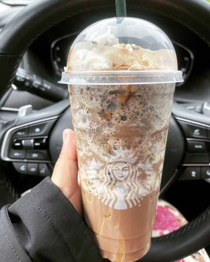snickers frappuccino (instagram.com/nadra.jiffry)