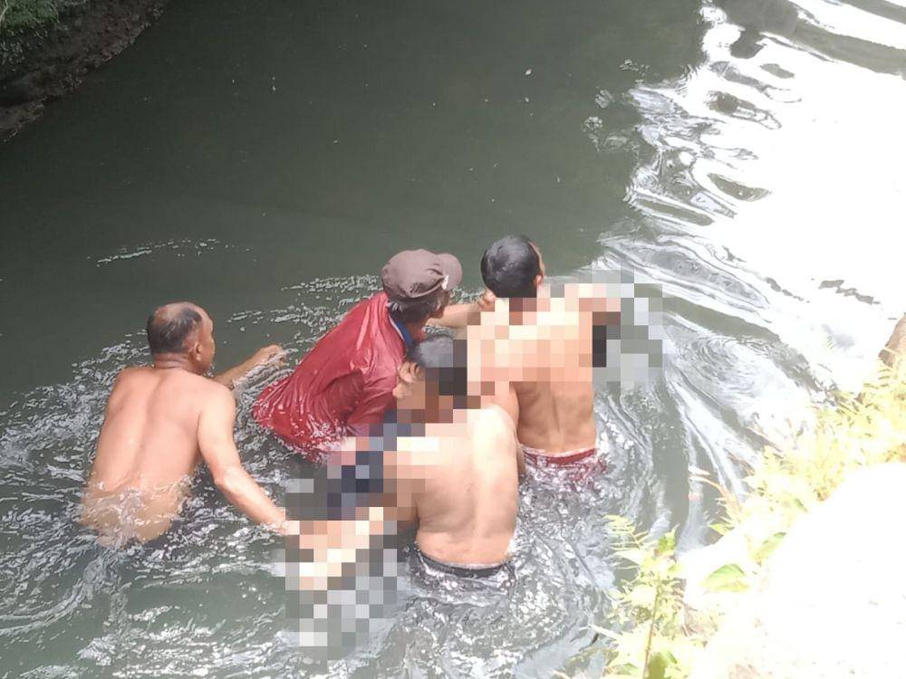 Seorang bocah malang meninggal dunia usai terseret pusaran air dan tenggelam di aliran Sungai Way Kekah, Dusun Sepakat, Sukadadi, Gedong Tataan, Pesawaran. (Dok. Polres Pesawaran).