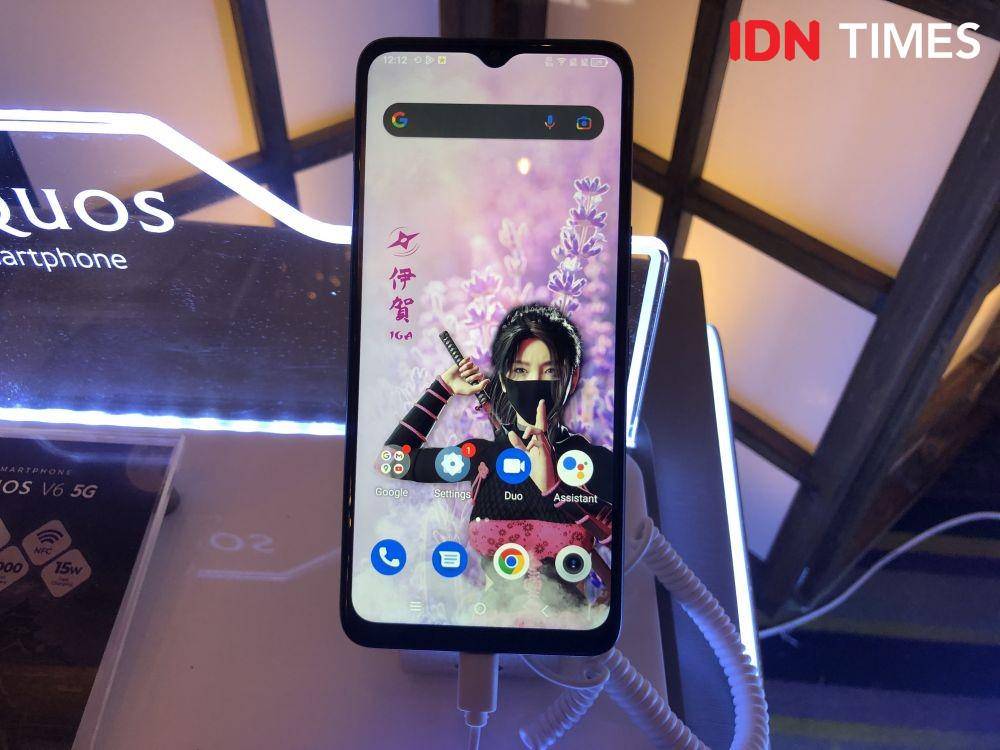 ilustrasi Sharp Aquos V6 5G (IDN Times/Rifki Wuda Sudirman)