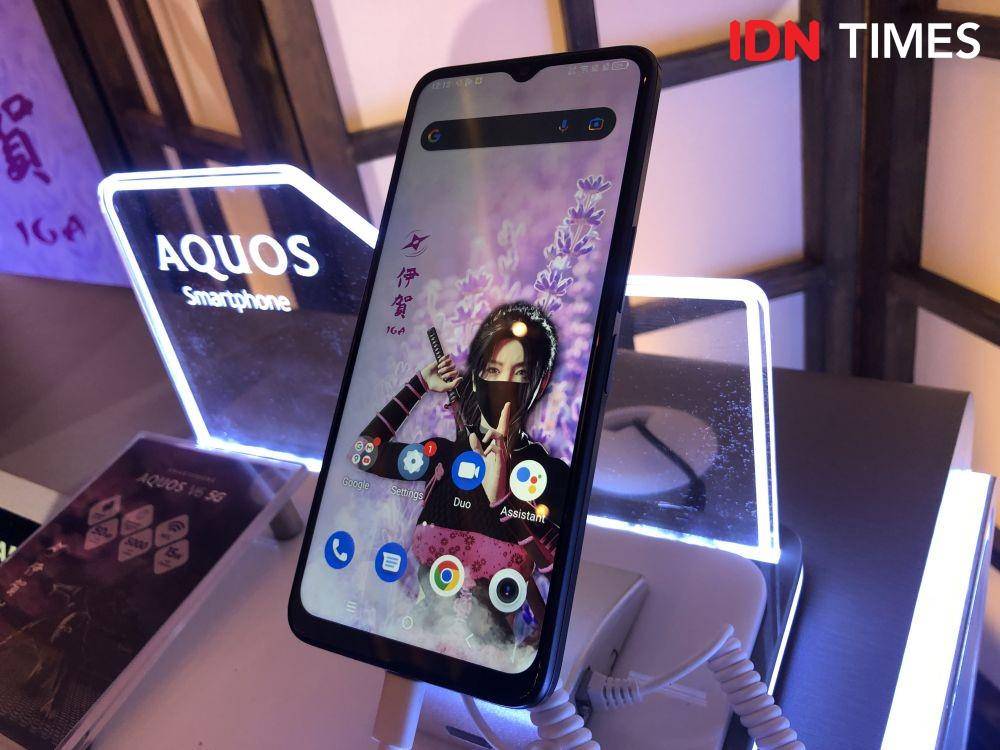 ilustrasi Sharp Aquos V6 5G (IDN Times/Rifki Wuda Sudirman)