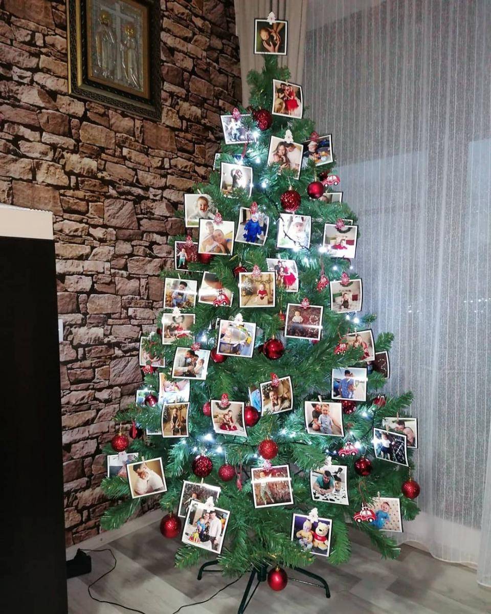 pohon Natal dengan hiasan foto (instagram.com/ramona_elena_constantin)
