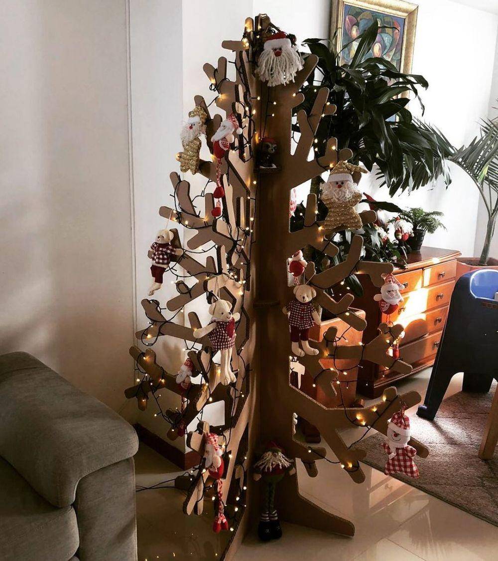 pohon Natal dari kardus bekas (instagram.com/cartongroup)