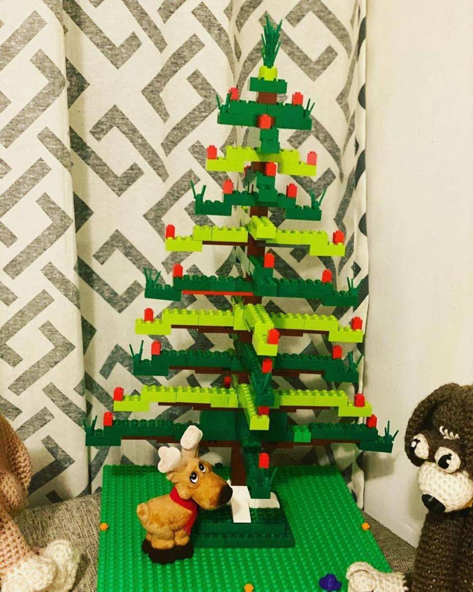 pohon Natal dari lego (instagram.com/fatusita)