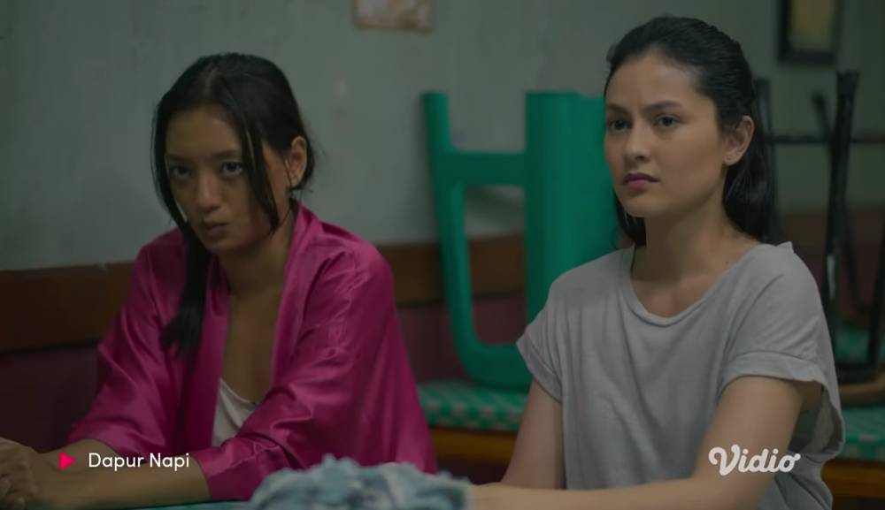 potret Clara Bernadeth bersama Asmara Abigail dalam series 'Dapur Napi' (youtube.com/Vidio)