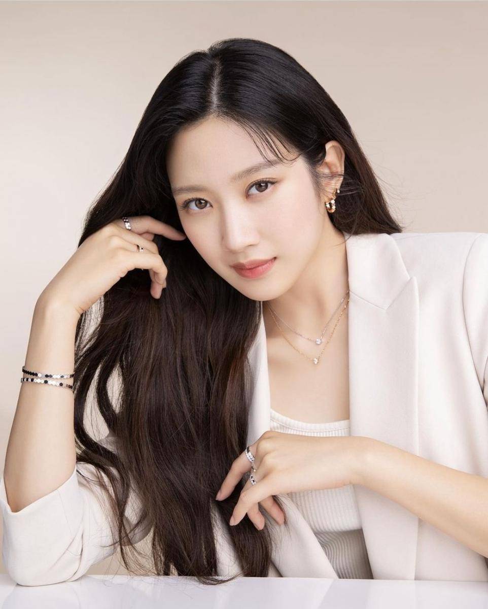 Moon Ga Young (instagram.com/m_kayoung)