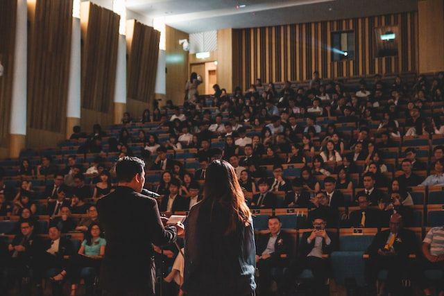 [PUISI] Pledoi Pemuda tentang Cinta