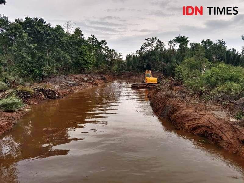 Pelaksanaan normalisasi sungai Lawe-Lawe untuk cegah banjir di pemukiman warga (IDN Times/Ervan)