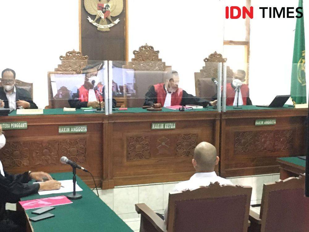 Terdakwa kasus obstruction of justice pembunuhan berencana terhadap Brigadir J, Baiquni Wibowo saat sidang di PN Jaksel pada Kamis (10/11/2022). (IDN Times/Irfan Fathurohman)