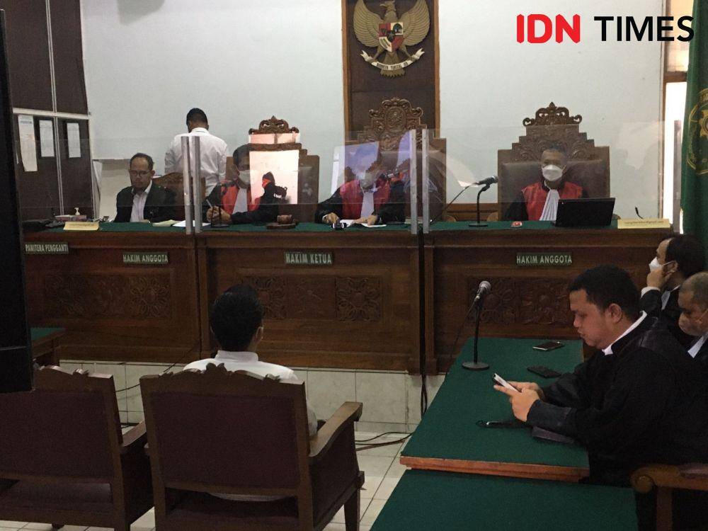 Terdakwa obstruction of justice kasus Brigadir J, Chuck Putranto, jalani sidang di PN Jaksel, Kamis (10/11/2022). Foto: IDN Times/Irfan Fathurohman.