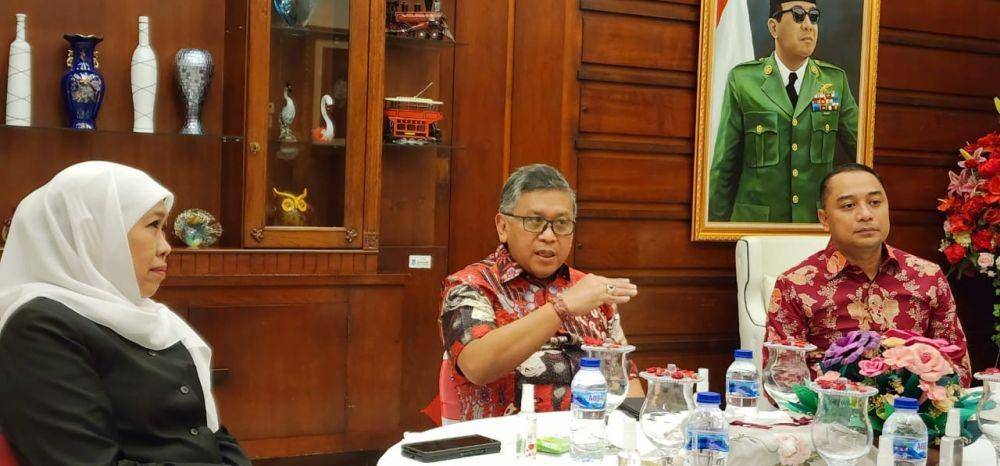 Sekjen PDI Perjuangan, Hasto Kristiyanto melakukan pertemuan tertutup dengan Gubernur Jawa Timur, Khofifah Indar Parawansa (dok. PDIP)