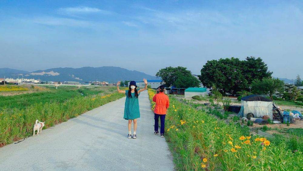 OOTD casual ala Lee Se Hee (instagram.com/se.22)