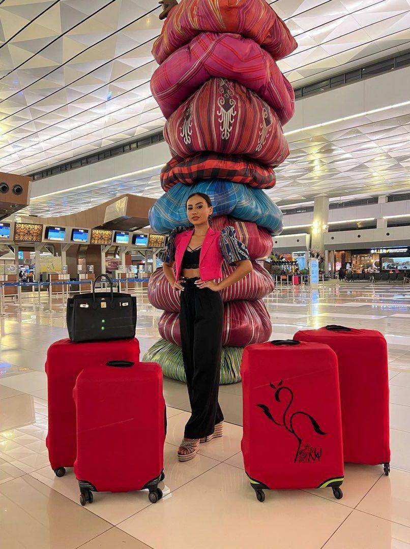 Potret Karina Basrewan Bertolak ke Filipina untuk Berlaga di Ajang Miss Earth 2022 (Instagram.com/dpidamuofficial)