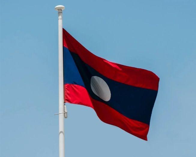 ilustrasi bendera Laos (pexels.com/aboodi vesakaran)