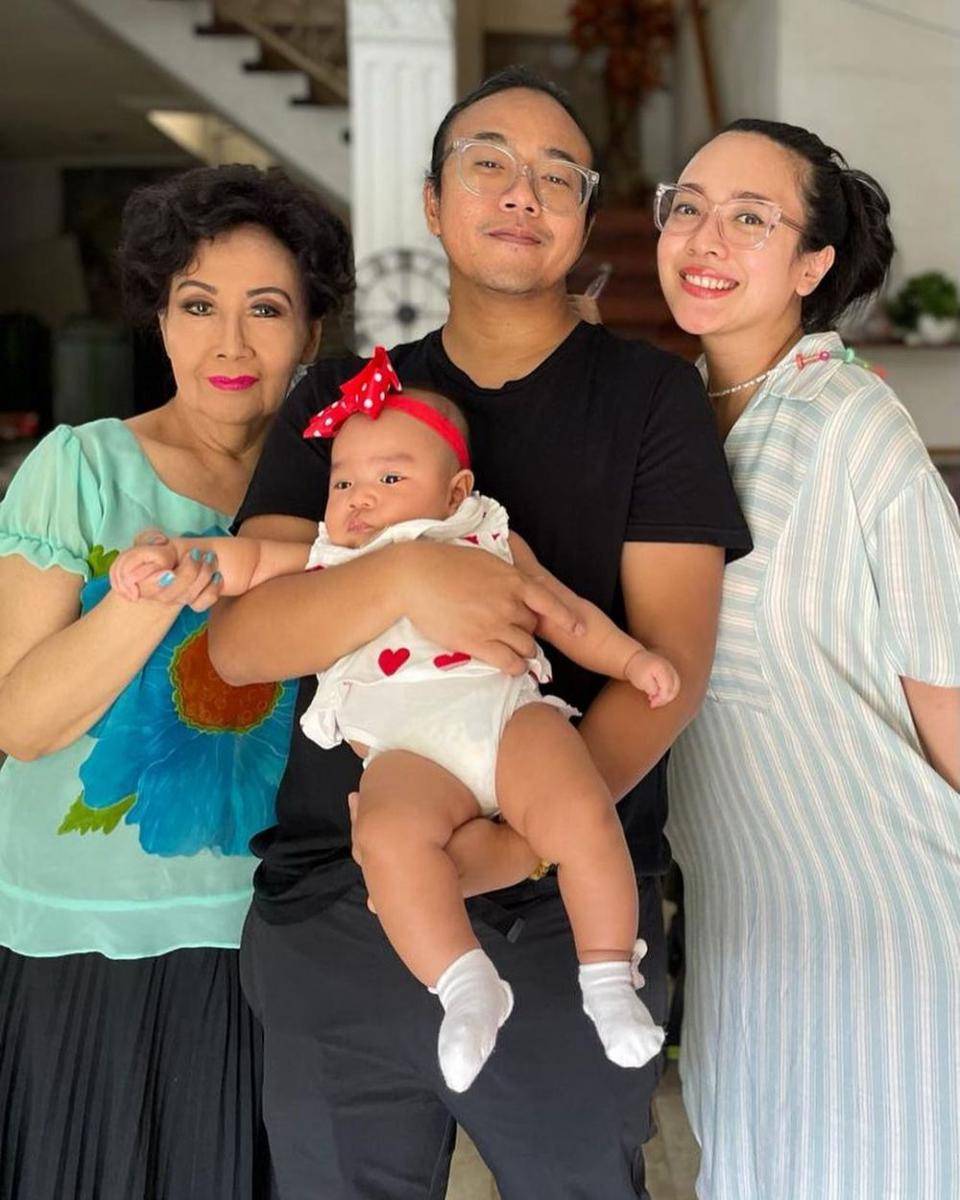 Dea Ananda dan suami (instagram.com/arielnidji)