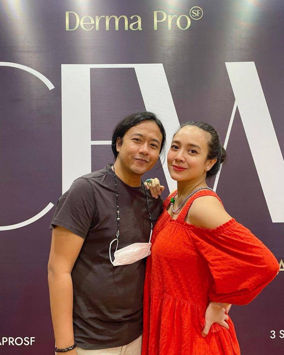 Dea Ananda dan suami (instagram.com/dea_ananda)