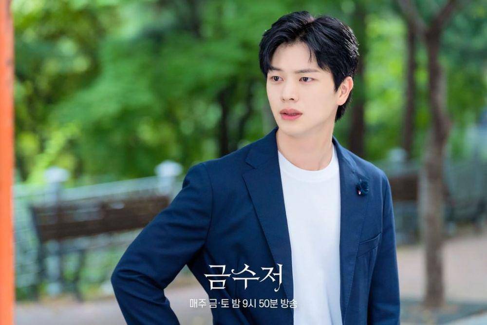 Yook Sung Jae pemeran Lee Seung Cheon di drakor The Golden Spoon (instagram.com/mbcdrama_now)