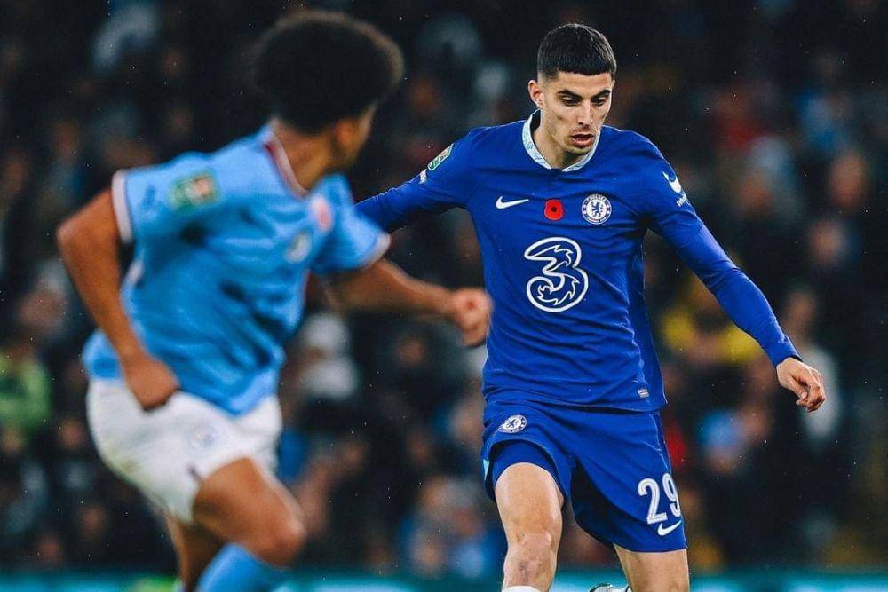 Duel antarpemain dalam laga Chelsea vs Manchester City di ajang Carabao Cup 2022/2023. (instagram.com/chelseafc)