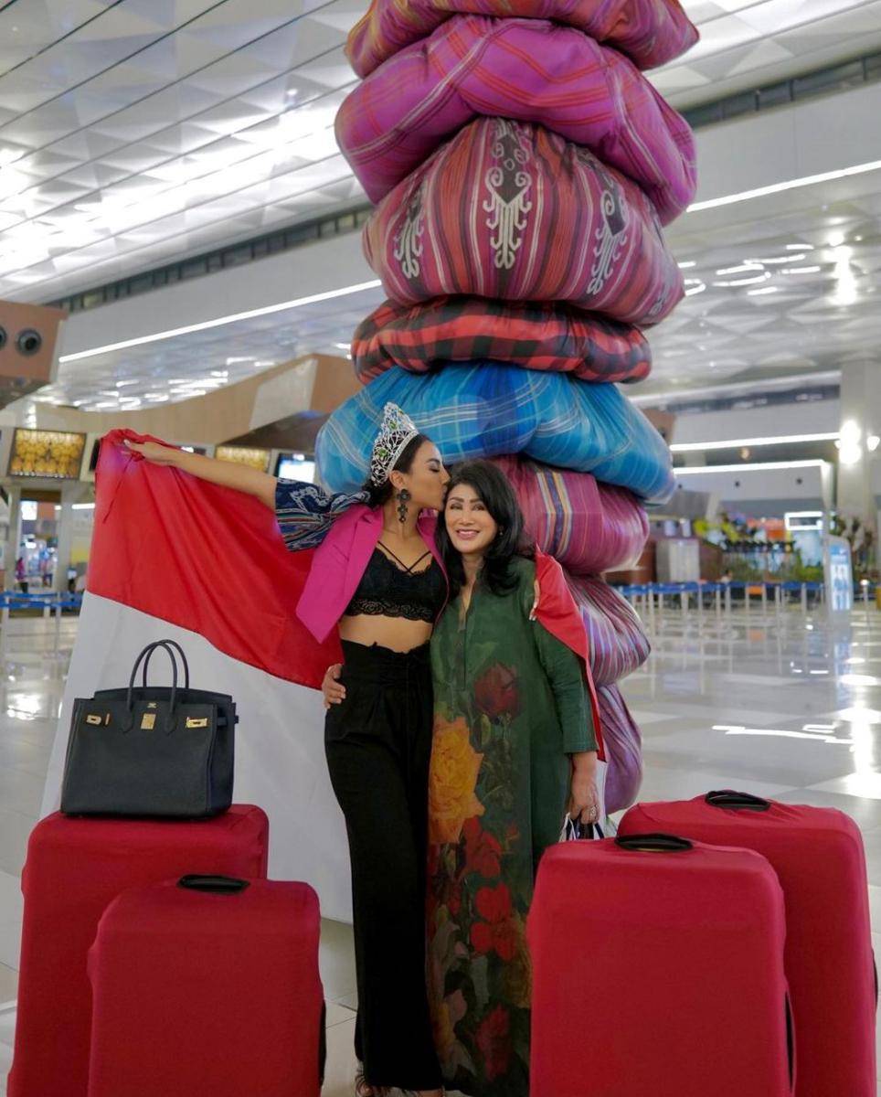Potret Karina Basrewan Bertolak ke Filipina untuk Berlaga di Ajang Miss Earth 2022 (Instagram.com/karinabasrewan)