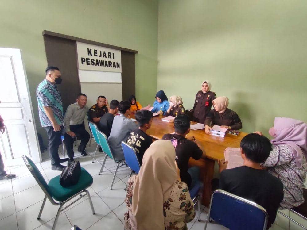 Subdit IV Renakta Ditreskrimum Polda Lampung melimpahkan tahap 2 berkas perkara pengeroyokan dan penganiayaan anak LPKA meninggal. (Dok. Polda Lampung)
