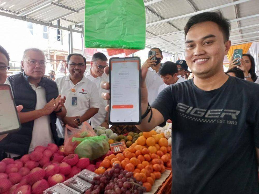 PT Pos Indonesia (Persero) dan Kementerian Perdagangan (Kemendag) menyediakan aplikasi mobile Pospay pada program Digitalisasi Pasar Rakyat (Dok. PT Pos Indonesia)