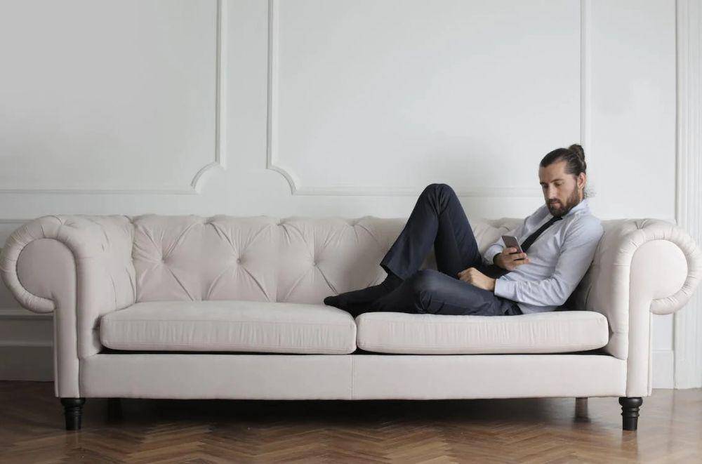 kebiasaan sepele yang bikin self reward menjadi toxic (pexels.com/Andrea Piacquadio)