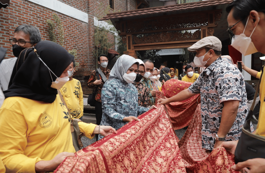 ASN Pemkab Wajib Pakai Batik Khas Serang | IDN Times Banten