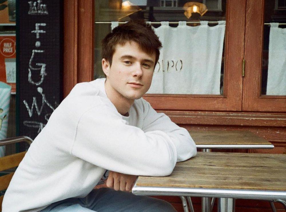 10 Lagu Terbaik Alec Benjamin, Banyak Bicara tentang Adulting