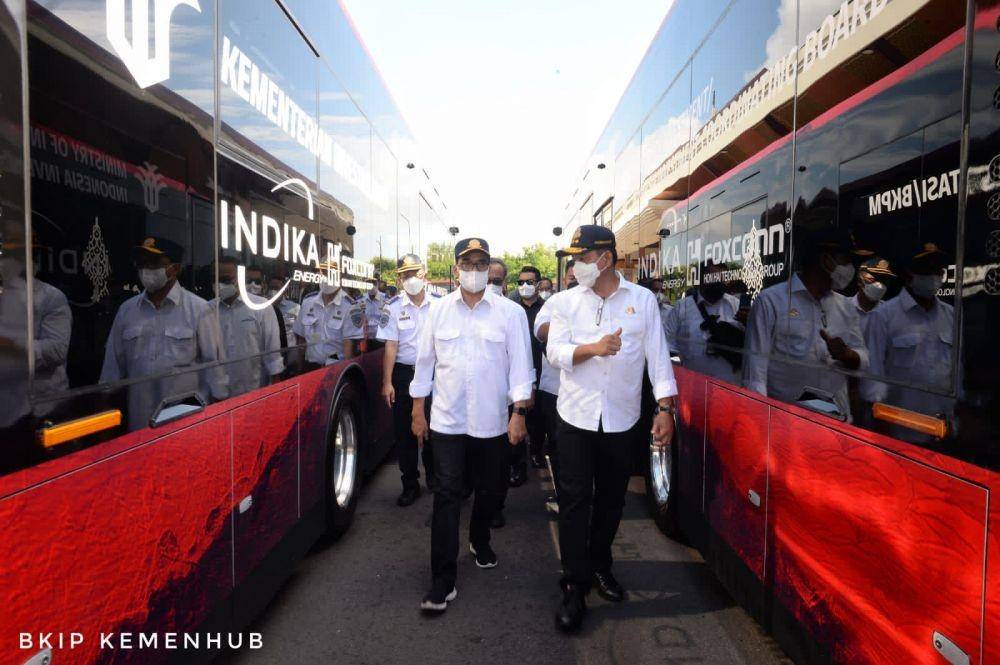 Bus Listrik Merah Putih akan beroperasi sebagai shuttle bus dalam penyelenggaraan Konferensi Tingkat Tinggi (KTT) G20 di Bali. (dok. Kemenhub)