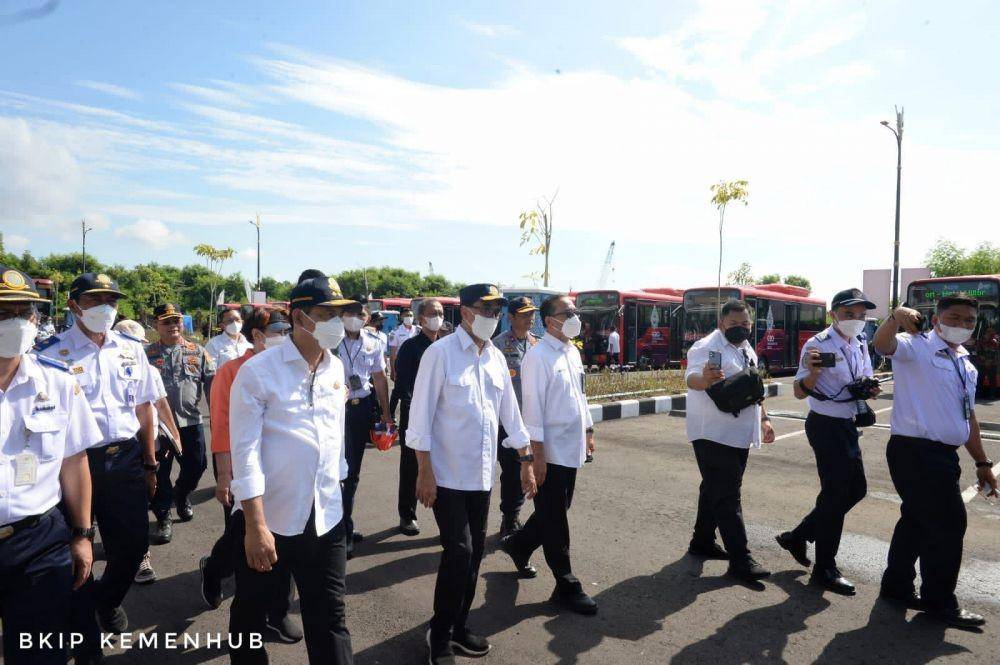 Bus Listrik Merah Putih akan beroperasi sebagai shuttle bus dalam penyelenggaraan Konferensi Tingkat Tinggi (KTT) G20 di Bali. (dok. Kemenhub)