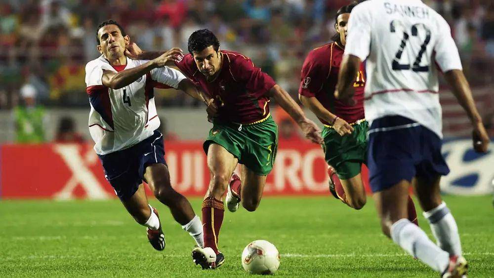 Portugal melawan Amerika Serikat di Piala Dunia 2002. (fifa.com)