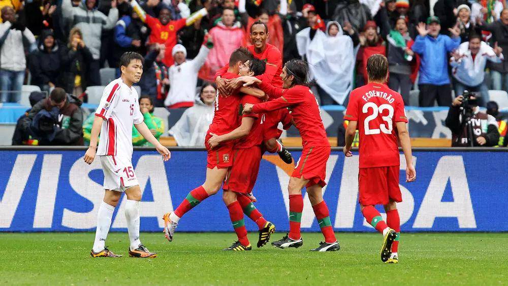 Para pemain Portugal merayakan gol ke gawang Korea Utara di Piala Dunia 2010. (fifa.com)