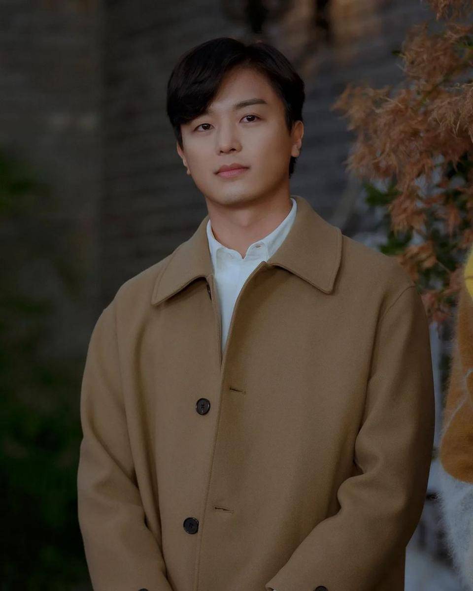 Yeon Woo Jin (instagram.com/jumpent_official)