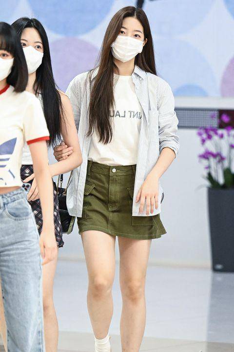 OOTD member LE SSERAFIM (elle.com)