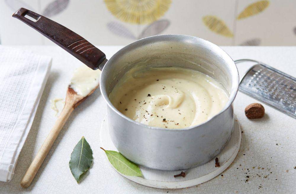 ilustrasi bechamel sauce (tesco.com)