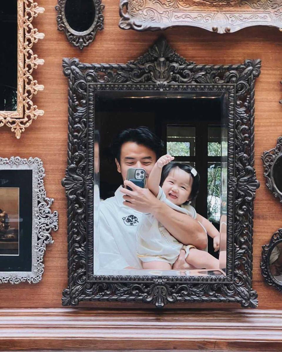 potret Dion Wiyoko dan anaknya (instagram.com/@dionwiyoko)