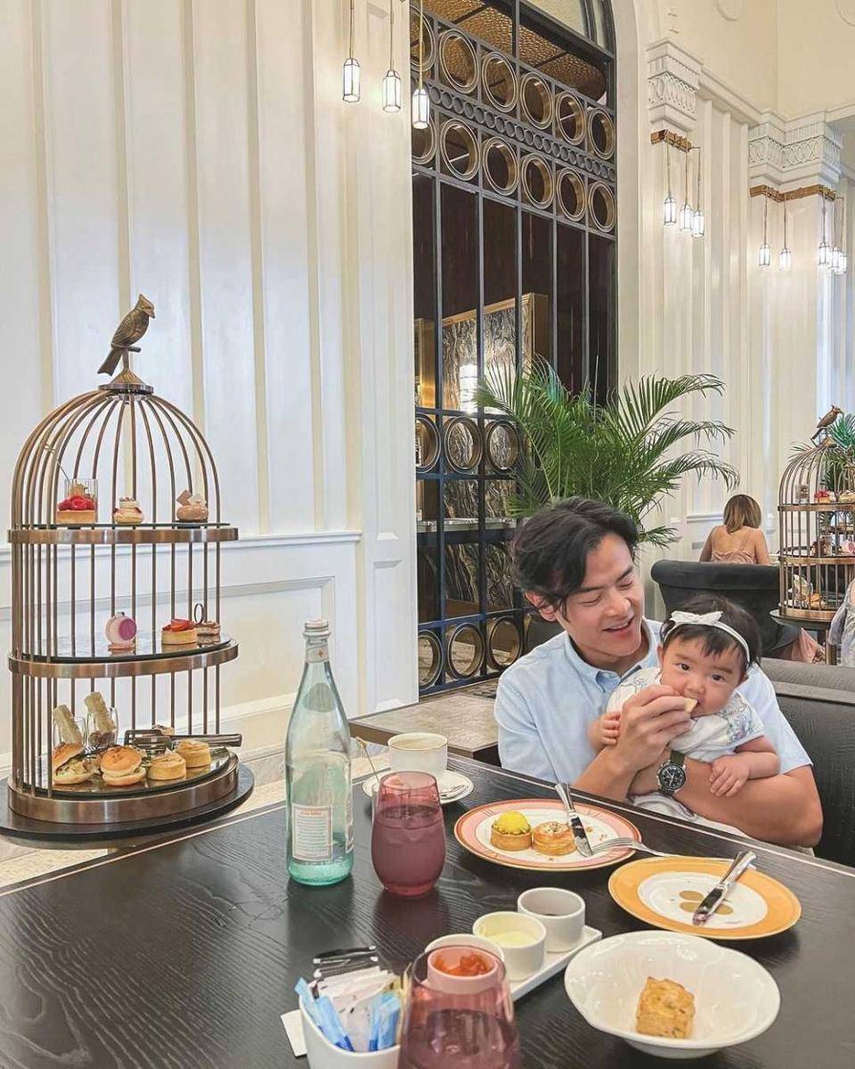 potret Dion Wiyoko dan anaknya (instagram.com/@dionwiyoko)