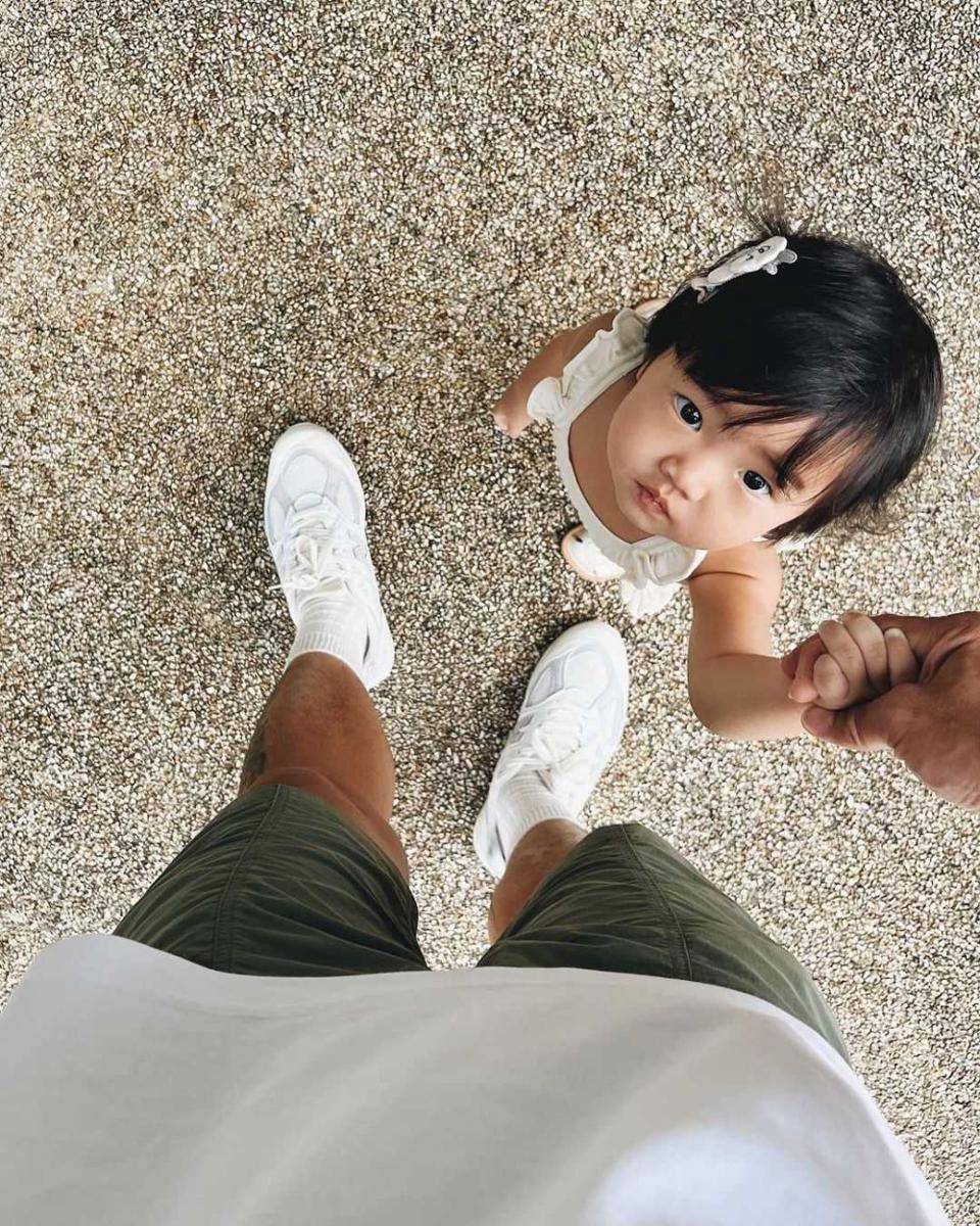 potret Dion Wiyoko dan anaknya (instagram.com/@dionwiyoko)