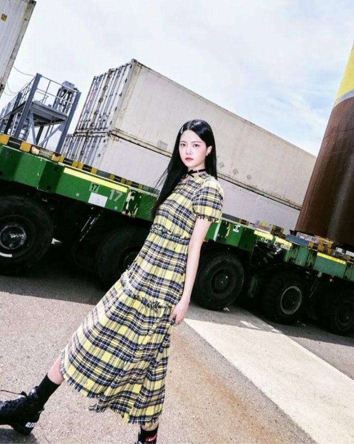OOTD member LE SSERAFIM (instagram.com/eunchae.leeserafim)